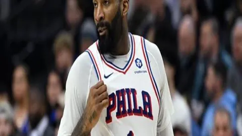 “官方发布：米兰球员奇克确诊急性阑尾炎，将在那不勒斯接受手术治疗”